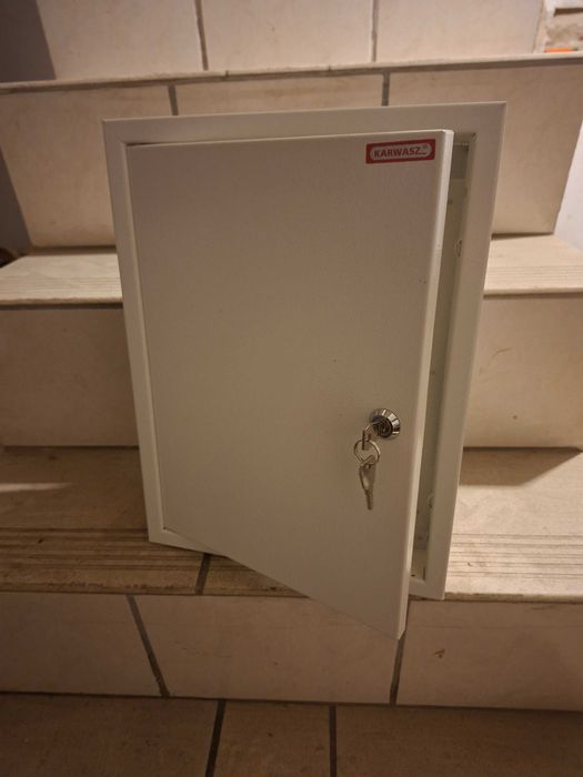 Skrzynka elektryczna metalowa