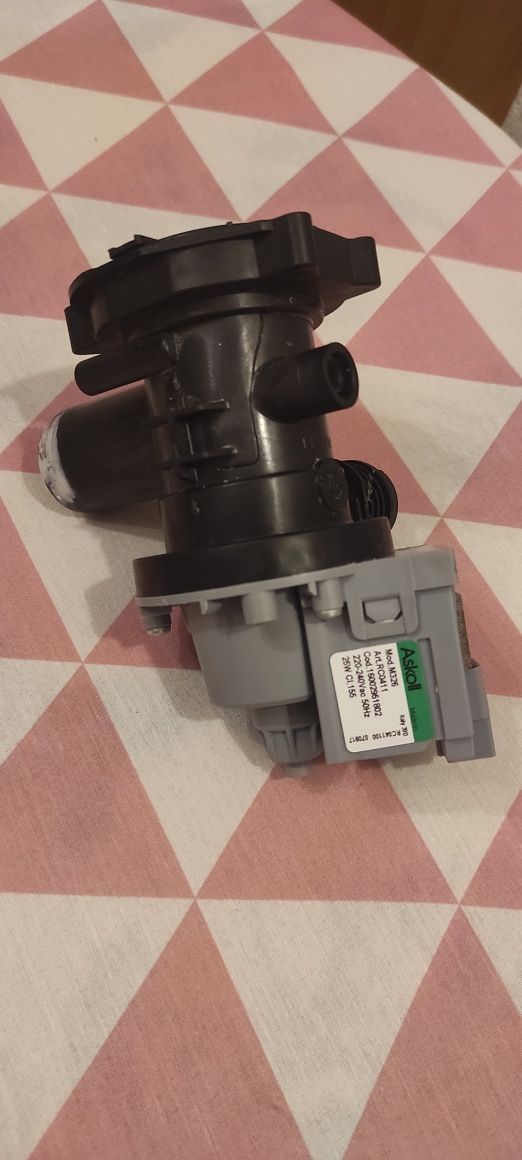 Pompka wody do pralki Indesit XWE71283 7kg
