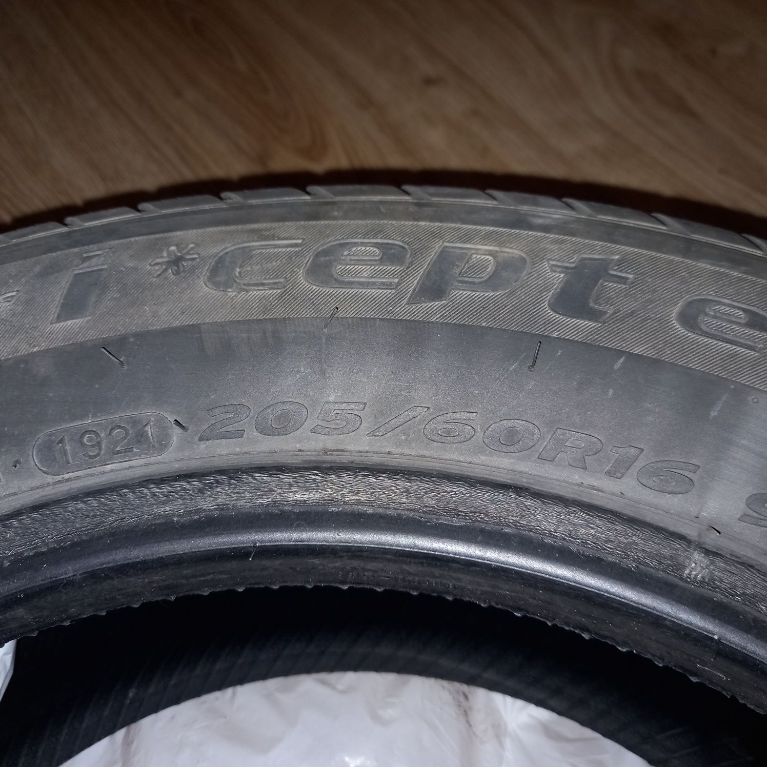 Одне колесо Hankook типу run flat 205/60/16