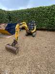 Minikoparka  1 Tona . NEW Holland E9 SR.