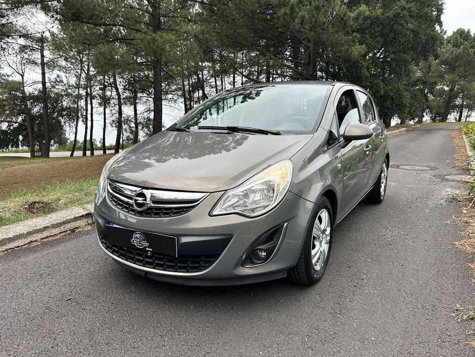 Opel Corsa D 1.2 85CV (poucos kms)