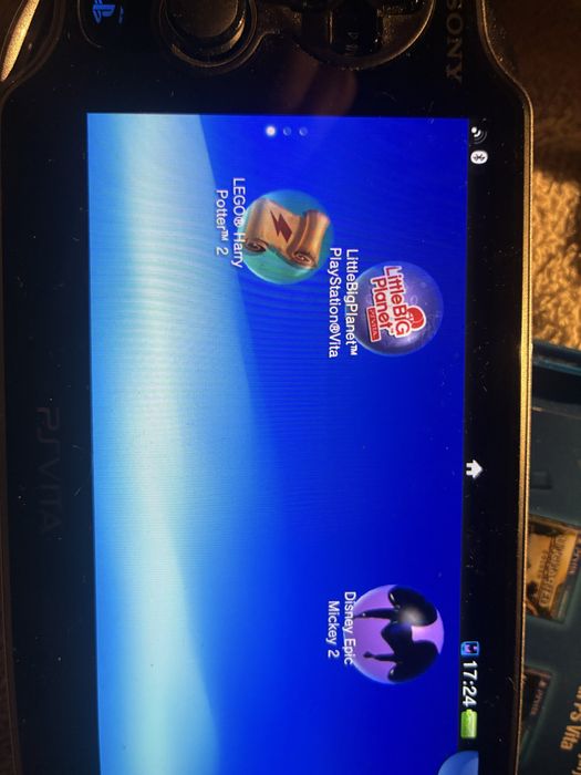 Psvita  model Pch -1004 uzywany plus  4 gry