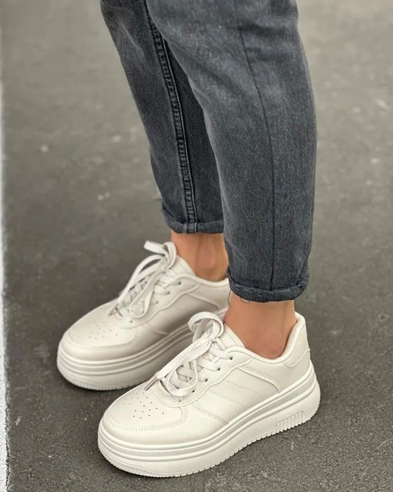 Жіночі кросівки, весняні