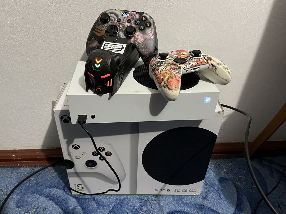 Продам Xbox Series S 512 gb