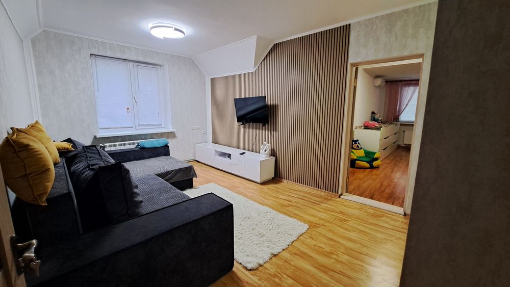 Подобова оренда пів будинку.