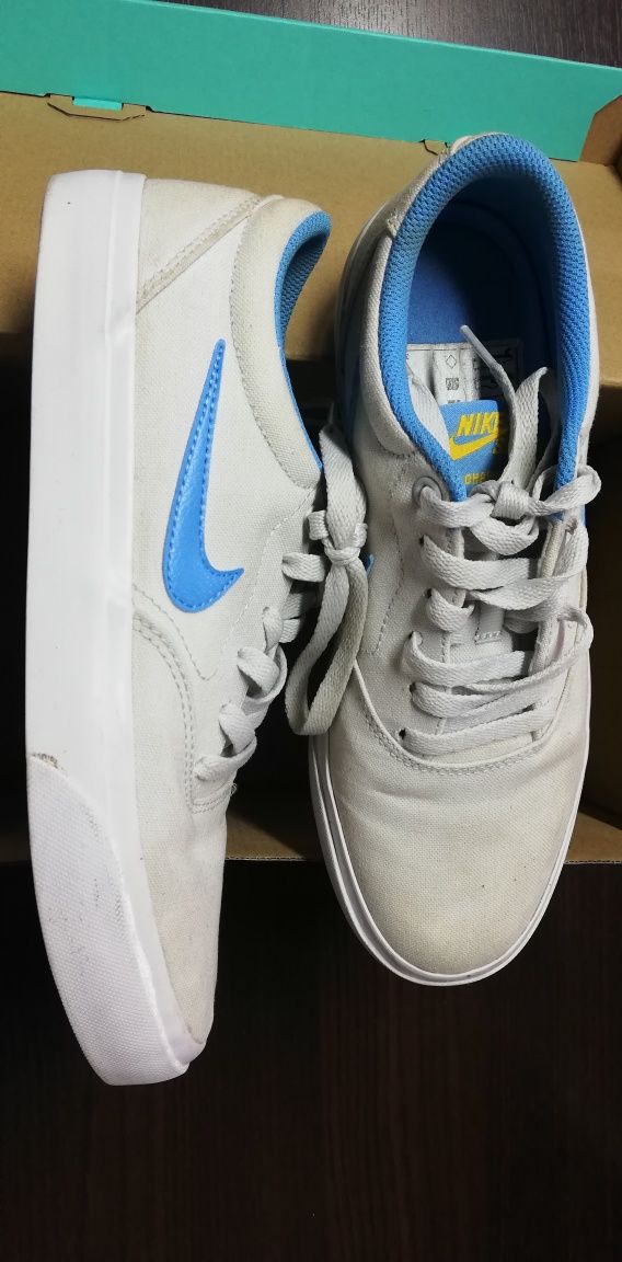 Buty sportowe NIKE Rozmiar 39