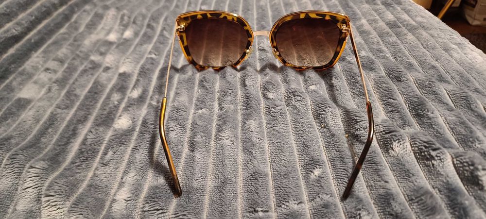 Okulary przeciwsłoneczne damskie złote panterka