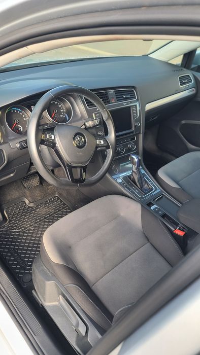 Продам E-Golf 2016р