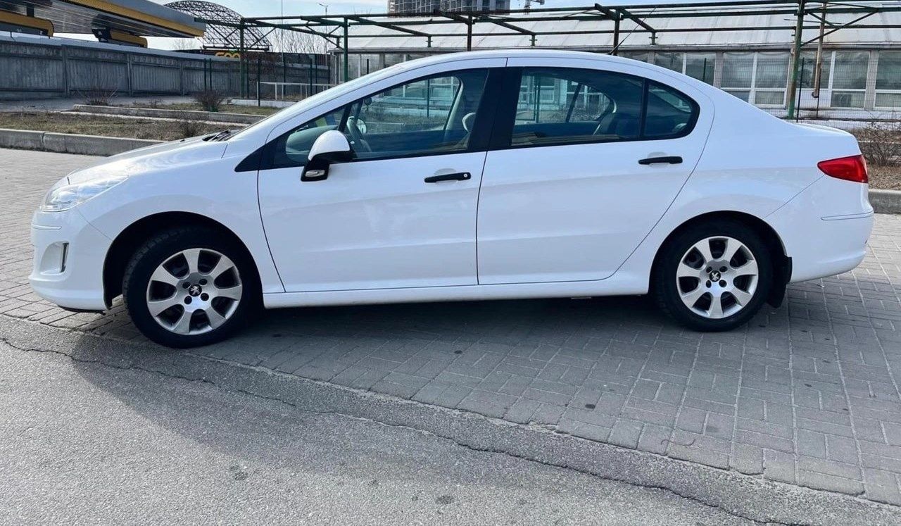 Peugeot 408 (2013)