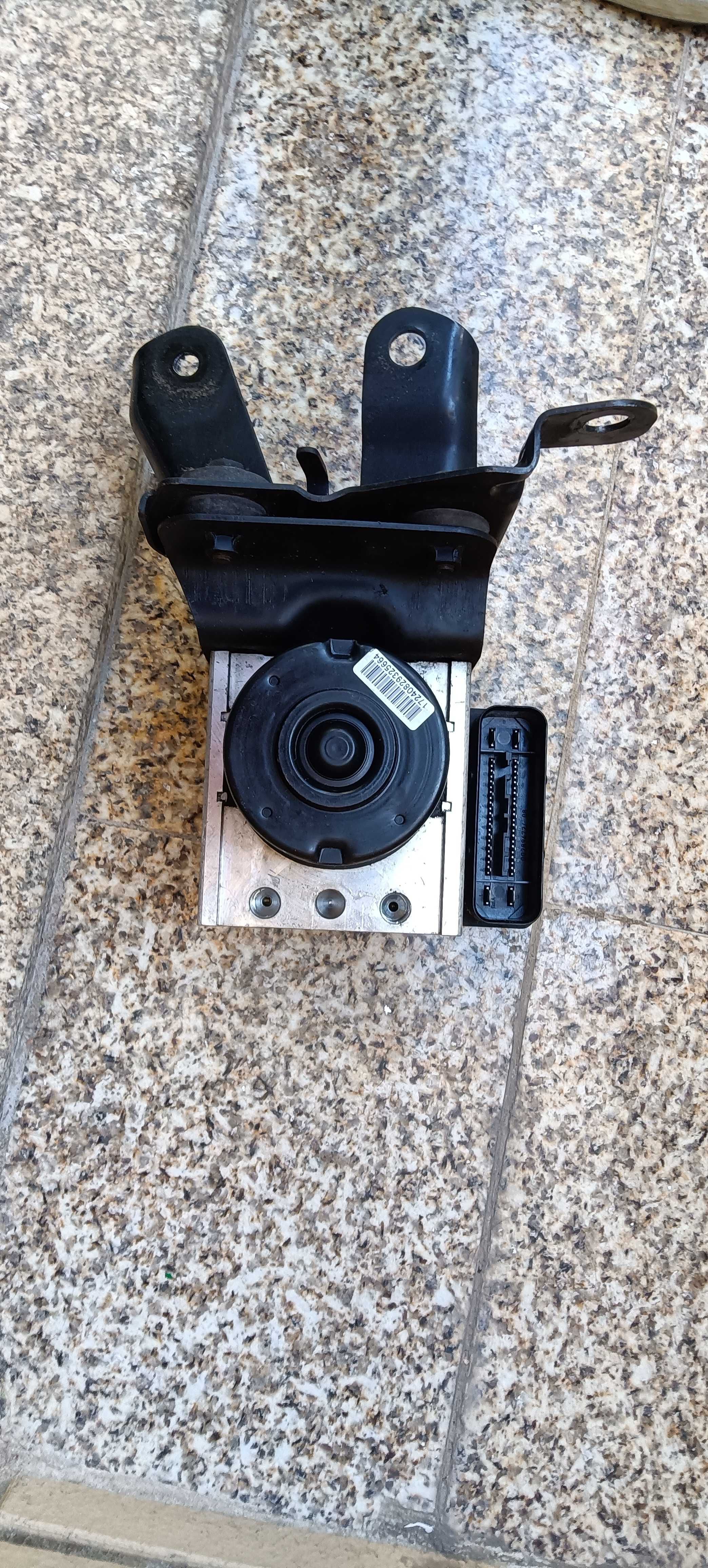 Módulo de ABS TOYOTA YARIS (_P9_) 1.4 D-4D (NLP90_, NLP90R)