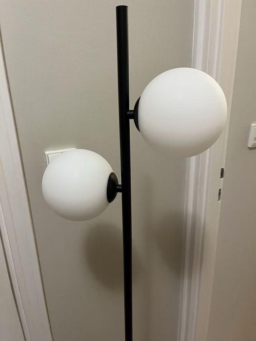 Czarna lampa podłogowa Kayle home&you industrialna czarna metal szkło