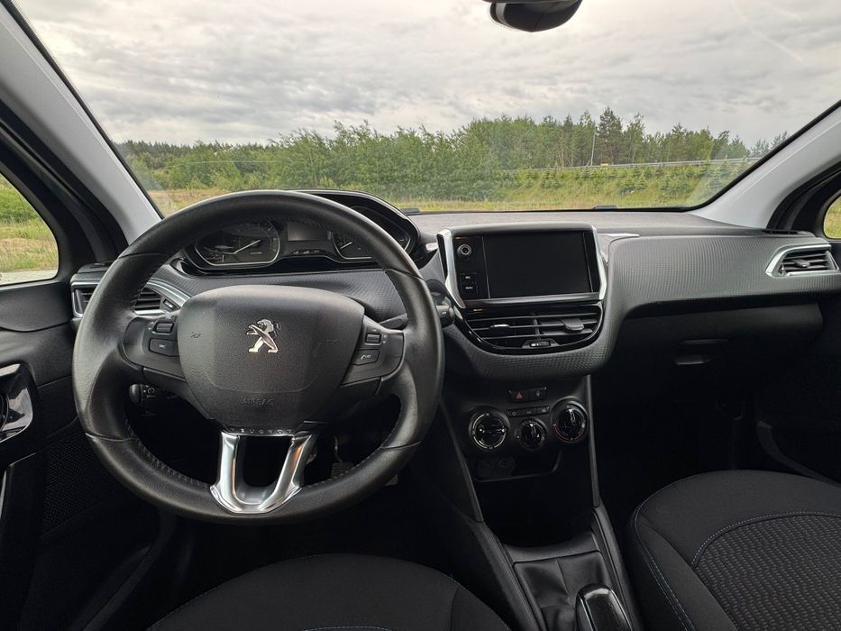 Peugeot 208 benzyna, ledy, poliftowy