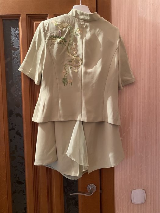 Костюм с вышивкой