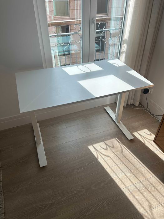 Height adjustable desk (IKEA Trotten)