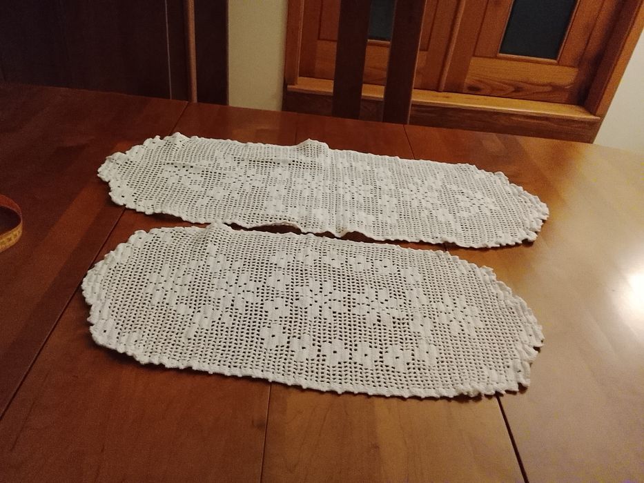 Conjunto de dois naperons em crochê feitos á mão