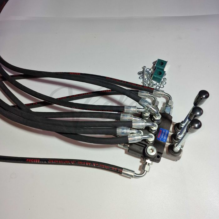 Rozdzielacz 3 Sekcyjny C-360 Zewnętrzny 3x Pływająca Od Dolnej Pokrywy