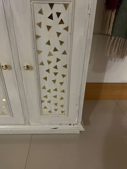 Móvel madeira pintado e estilizado