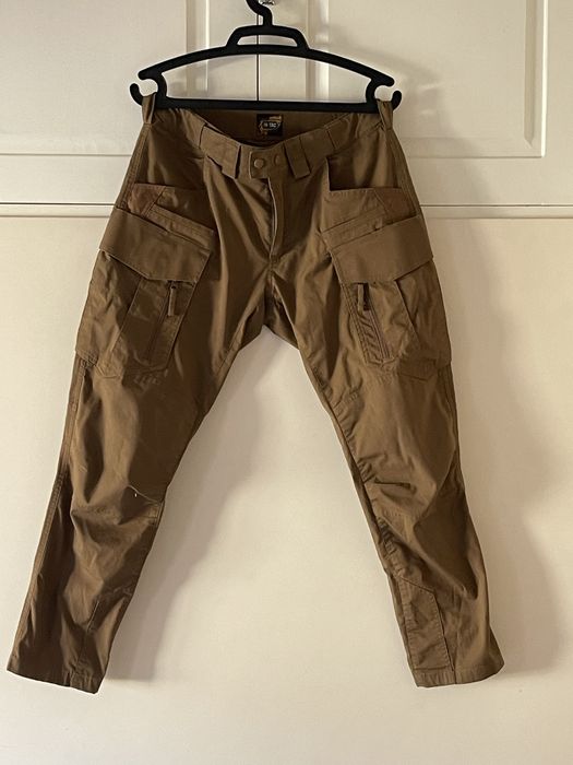 військовий тактичний одяг