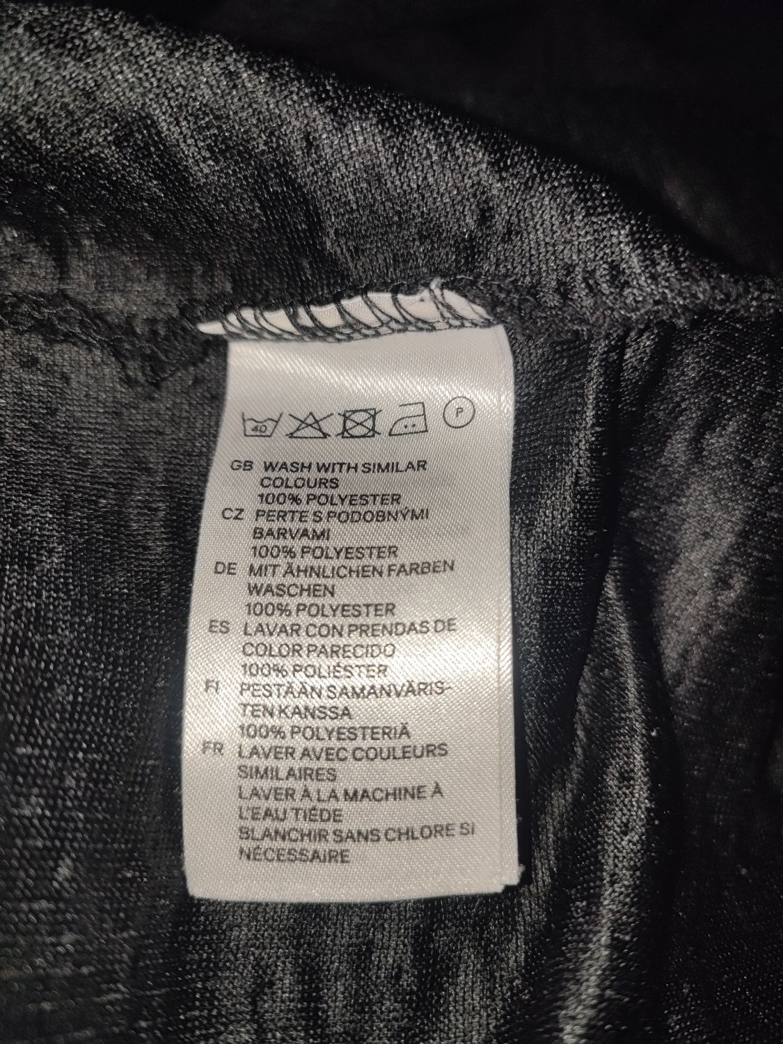 Prosta czarna sukienka z wycięciem na plecach H&M 36