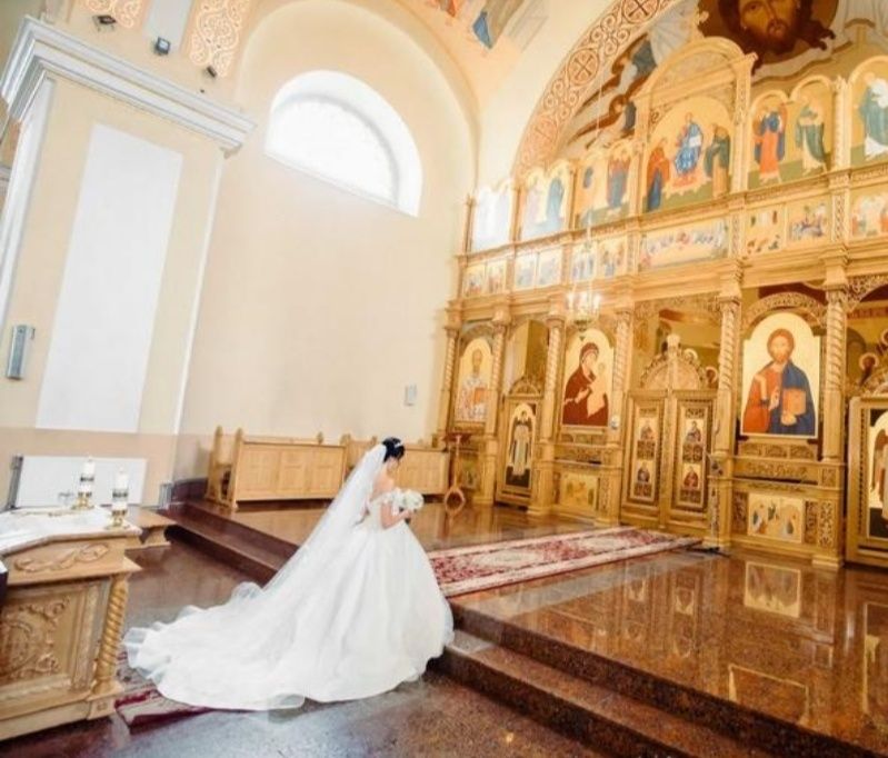 Сукня весільна з відкритими плечима, весільне плаття