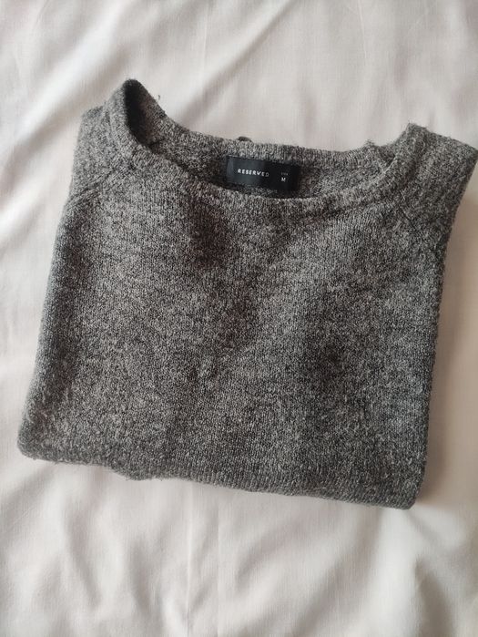 Szary sweter ze ściągaczem Reserved M