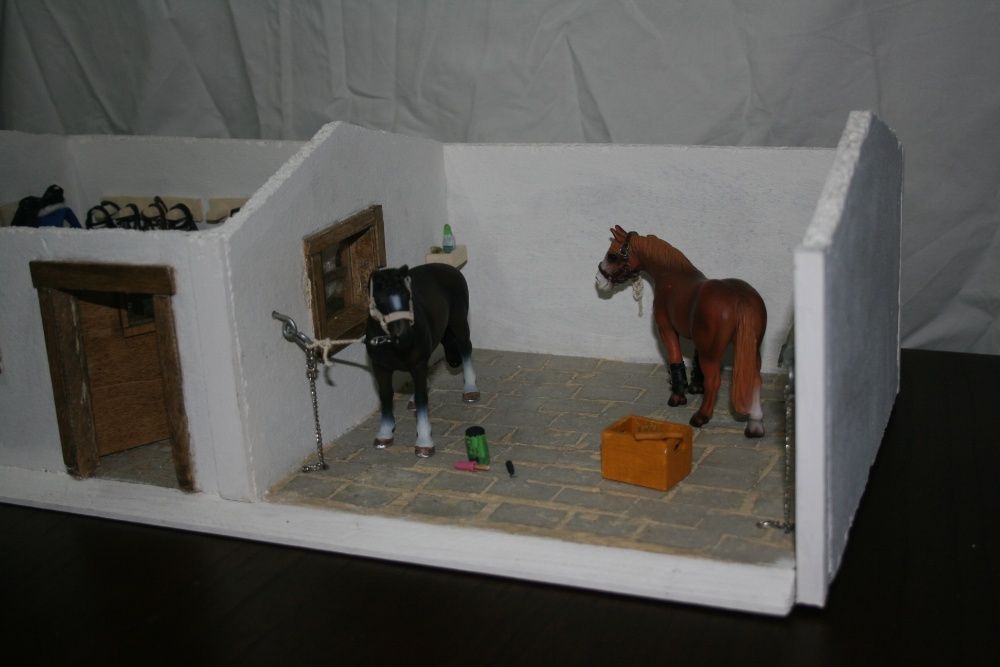 Modelismo - Sala de Arreios - estilo Schleich (1:20)