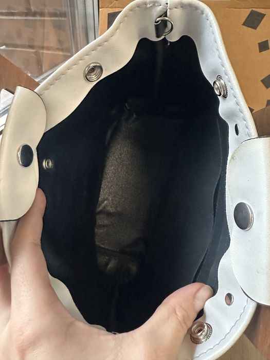 Біла шкіряна сумлчка українського бренду