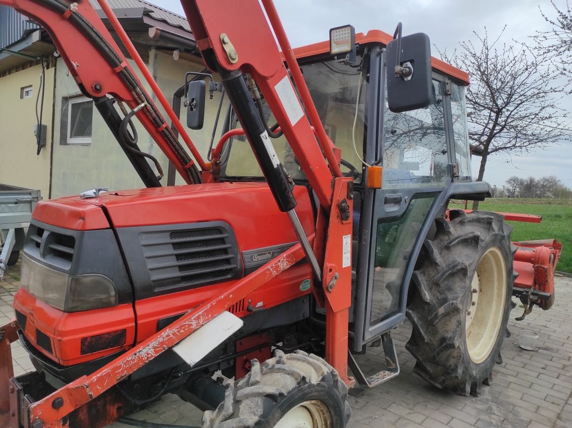 Kubota Gl 28 з навантажувачем