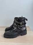 Botas com tachas Zara