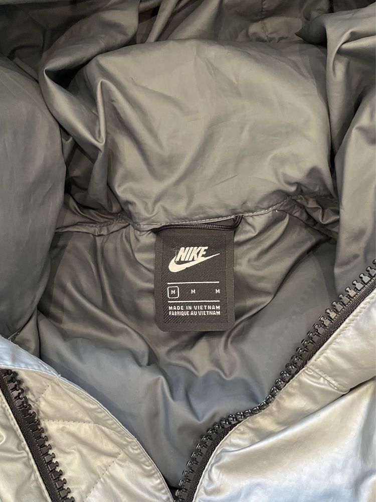 Nike bv4709 096 metallic silver пуховик куртка чоловіча