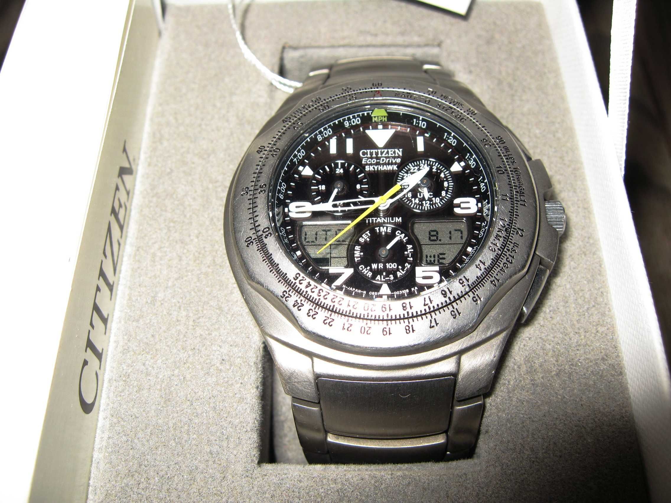 Tytanowy Citizen Skyhawk Eco-Drive dla pilotów i globtrotterów