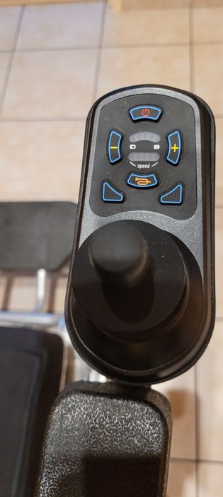 Wózek inwalidzki elektryczny