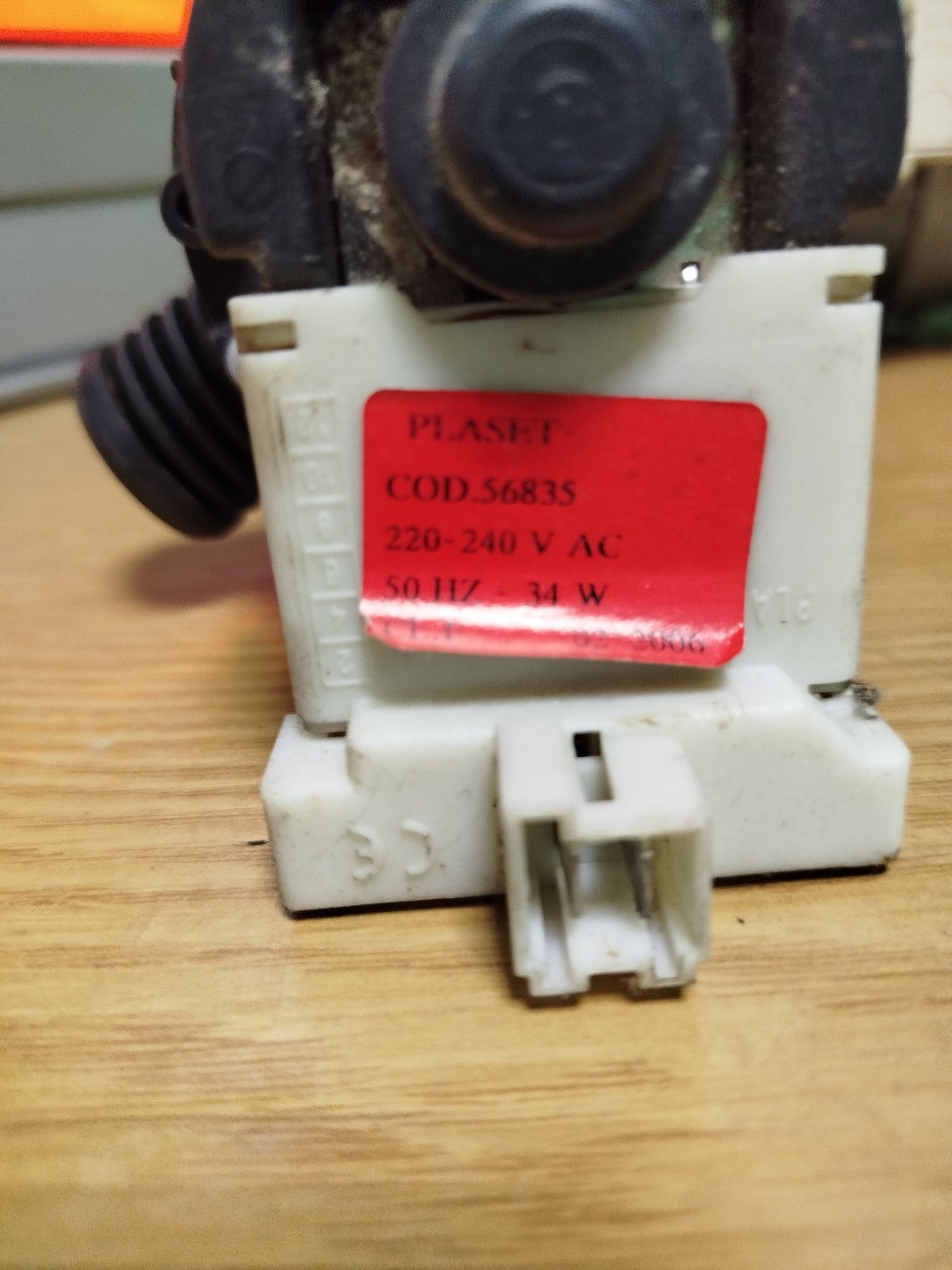 Насос помпа б/у для стиральной машины Ariston avsl80, Оригинал в зборе