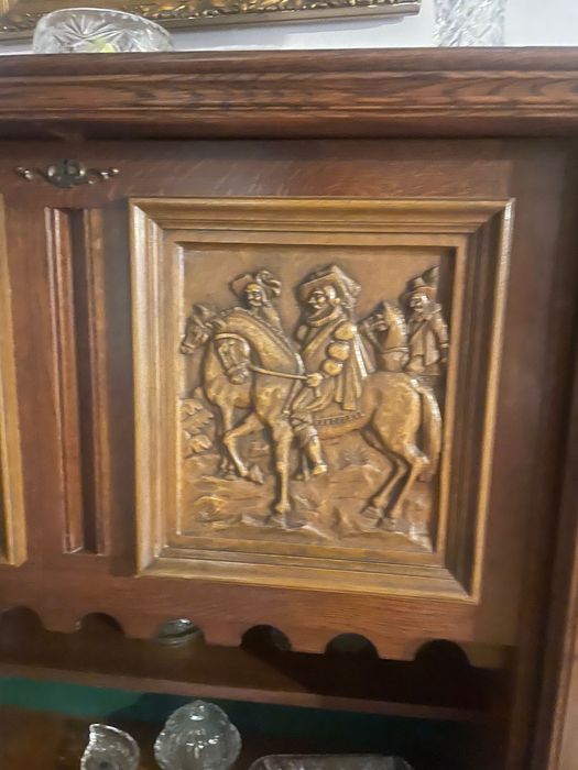 Szafa kredens drewniany wytłaczane motywy polowania