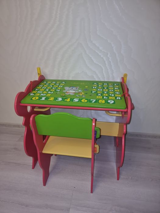 Дитячий столик і стільчик