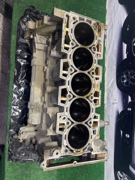 Блок циліндрів  Hummer H3 2005- 316173917670