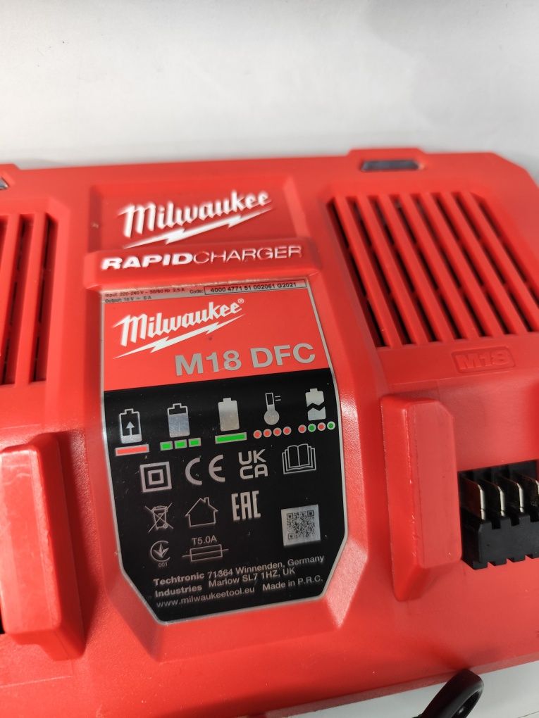 Milwaukee M18 DFC двух портова зарядка Мілвоке