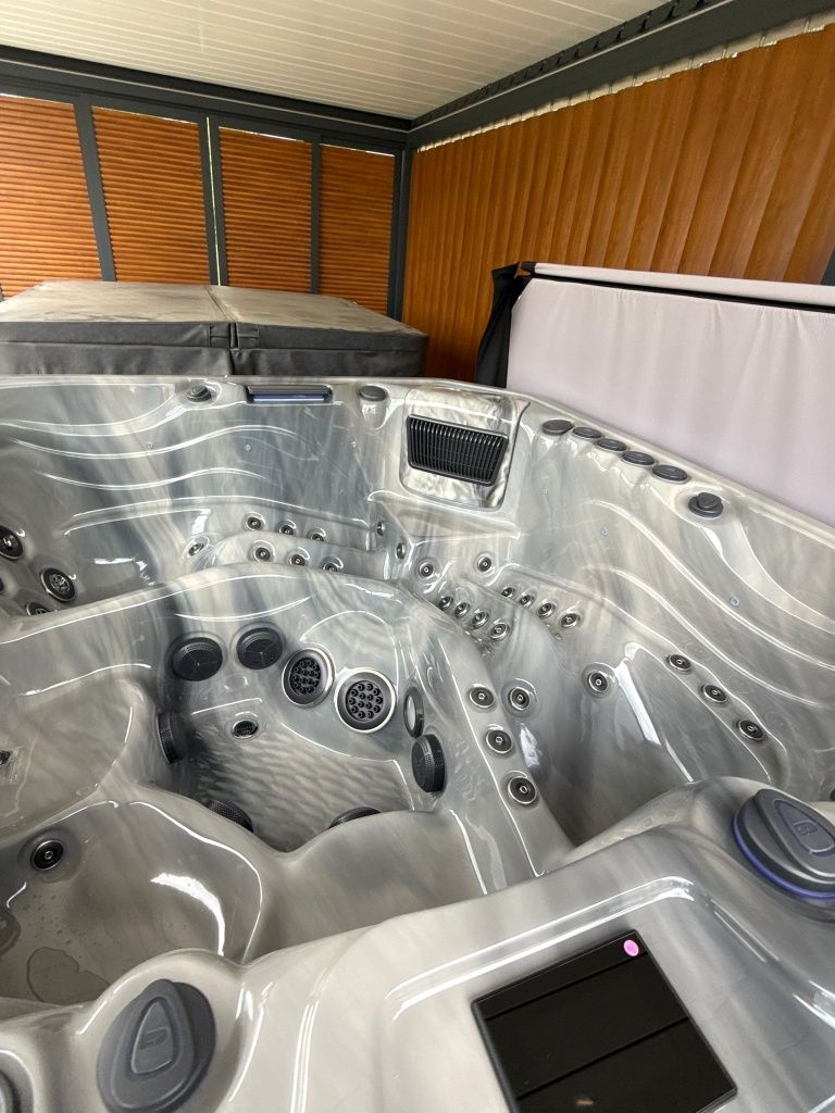 Wystawowa wanna jacuzzi  Barcelona nowy model