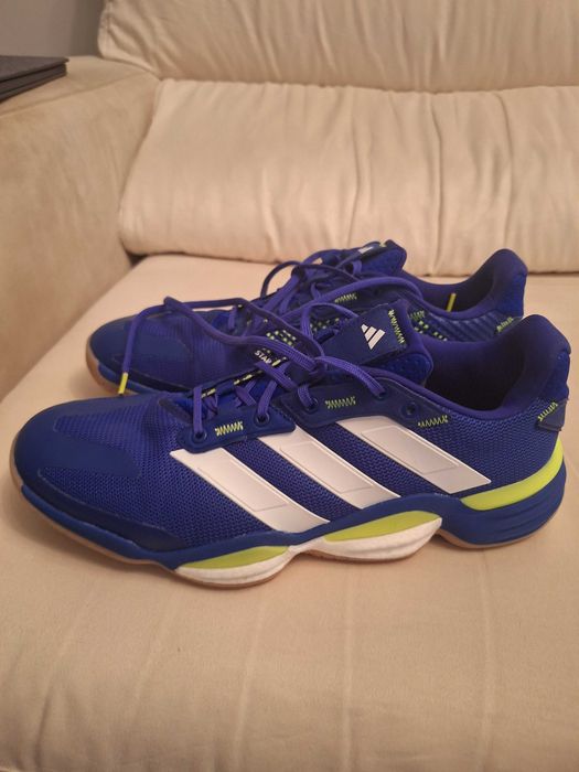 Ténis Adidas Stabil 16