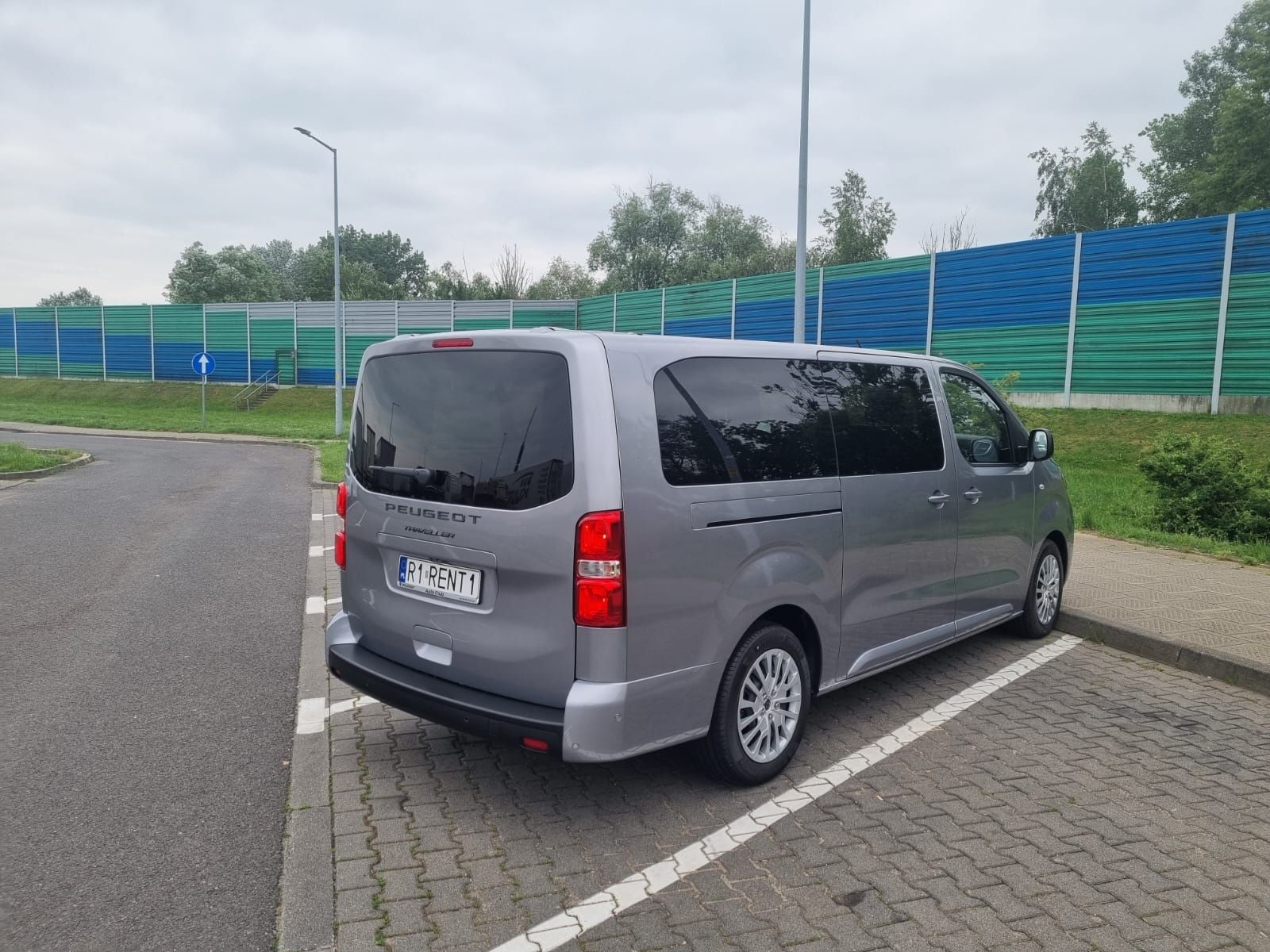 Wynajem busa Peugeout Traveller 2024