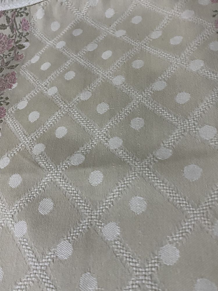 Toalha de Mesa Antiga Bordada em Jacquard Poa