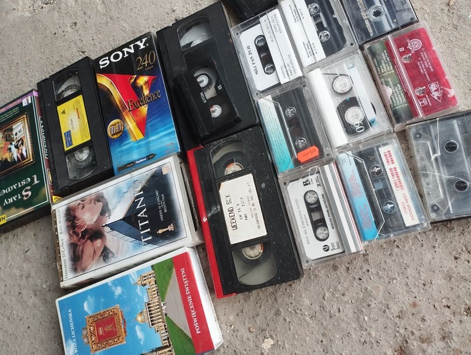 Kasety magnetofonowe i VHS zestaw mix vintage PRL retro muzyka filmy