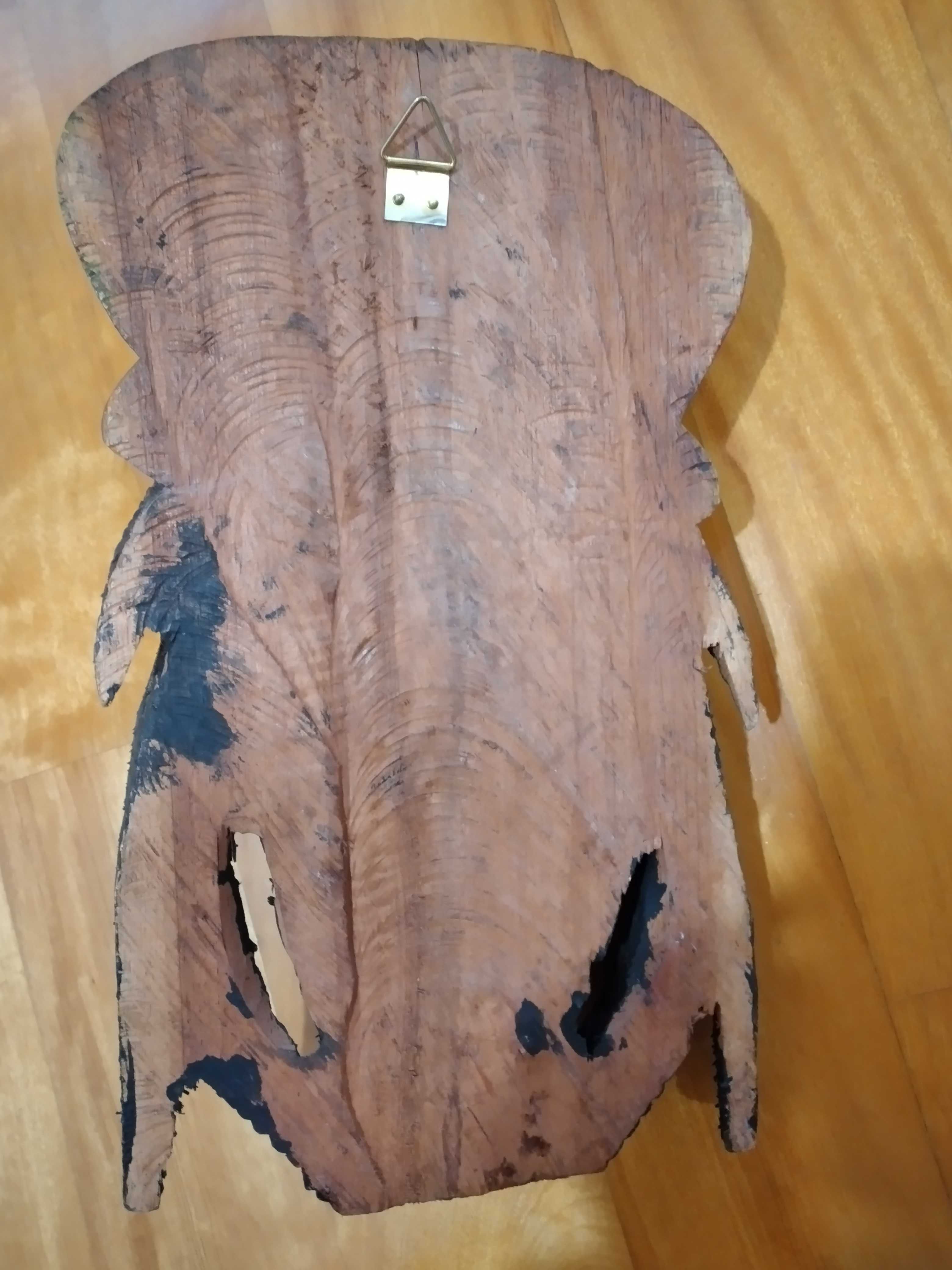 Figura de Bob Marley em madeira