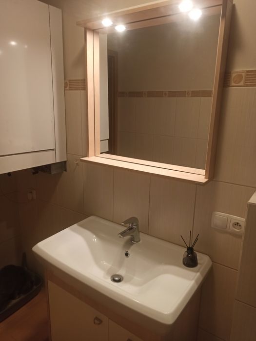 Zestaw szafka łazienkowa z umywalką plus lustro