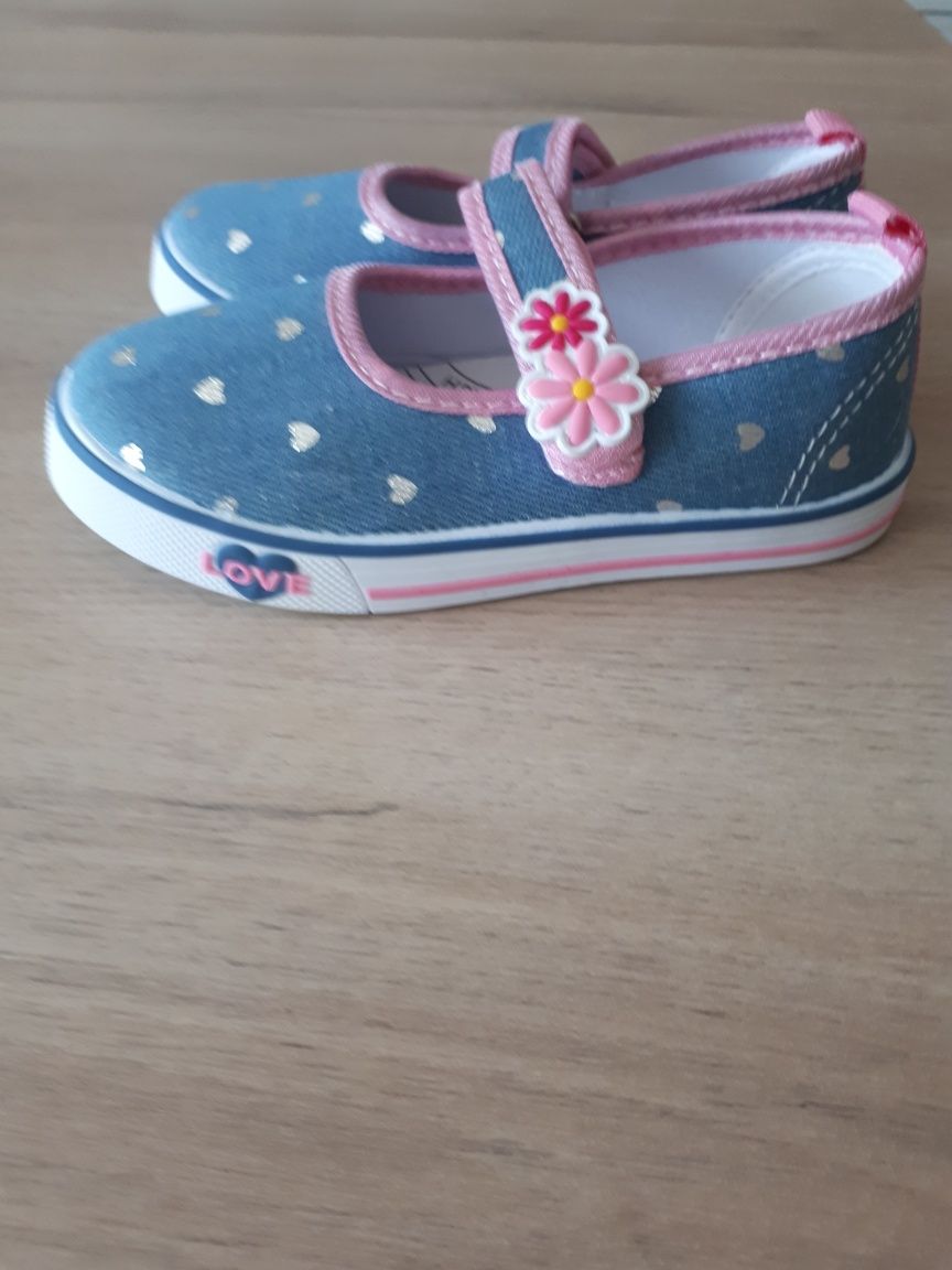 Nowe buty dla dziewczynki rozmiar 26.