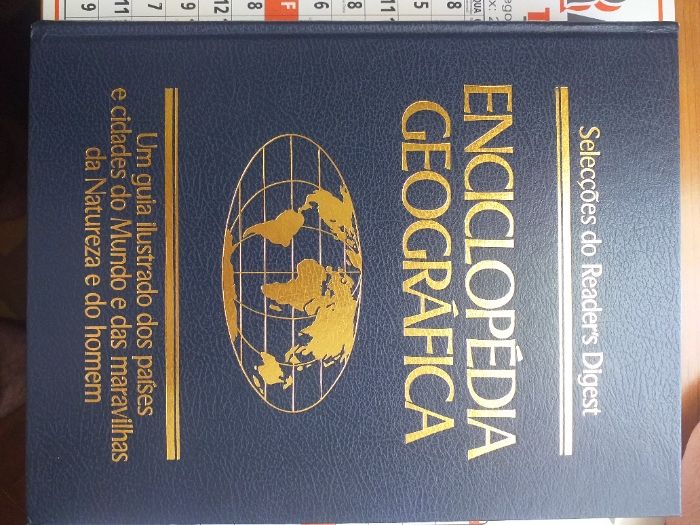 Enciclopédia universal com conhecimento dos países do mundo.
