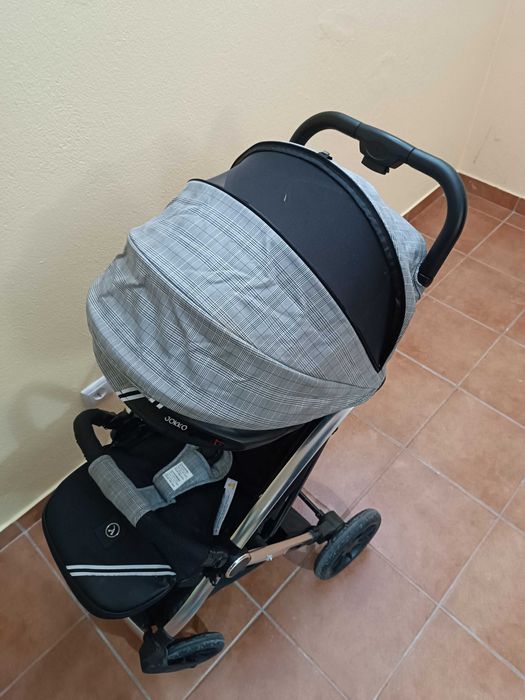 Carrinho de passeio compacto