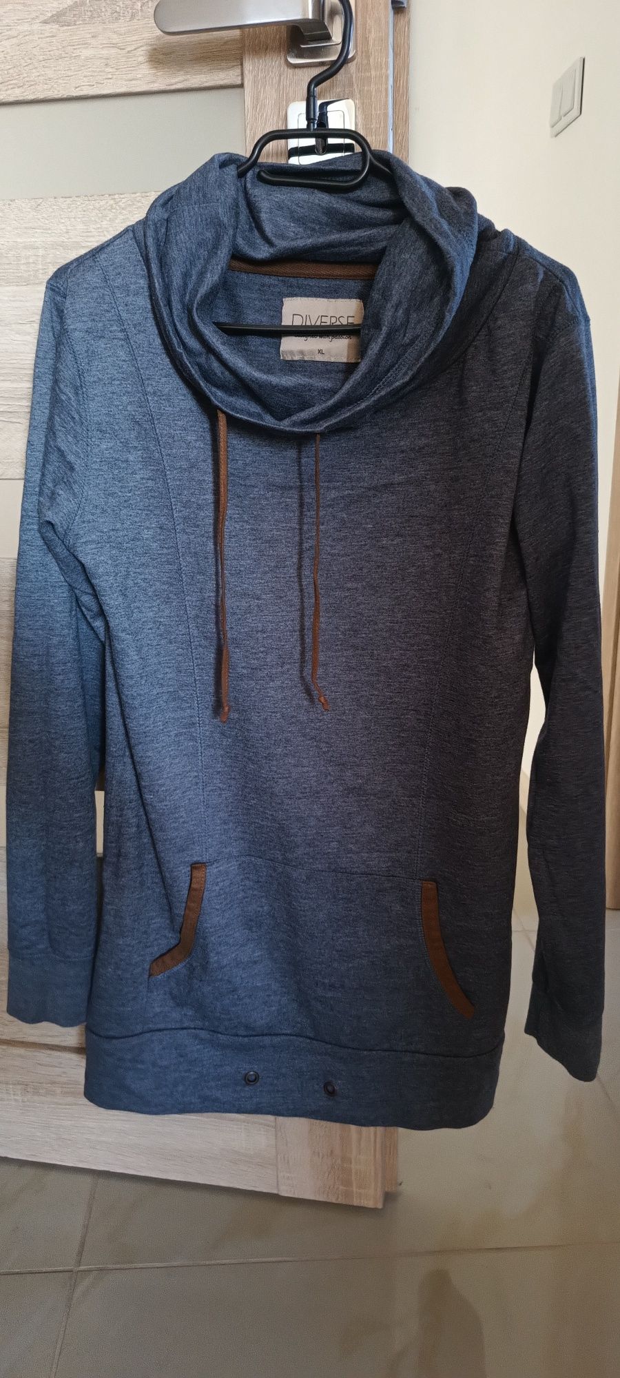 Przedłużana bluza firmy diverse rozmiar XL