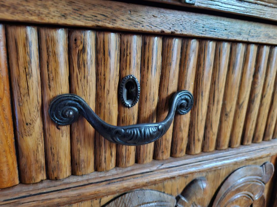 Kredens secesyjny antyk