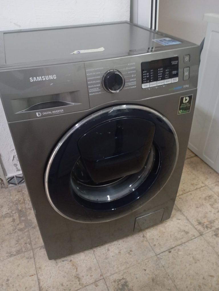 Máquina de lavar roupas 9kg impecável